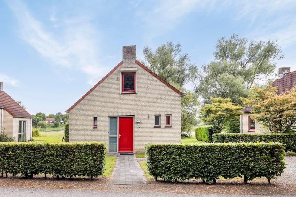 Vakantiehuis Aan Het Water -Incl Laadpaal- Ewijk Luaran gambar