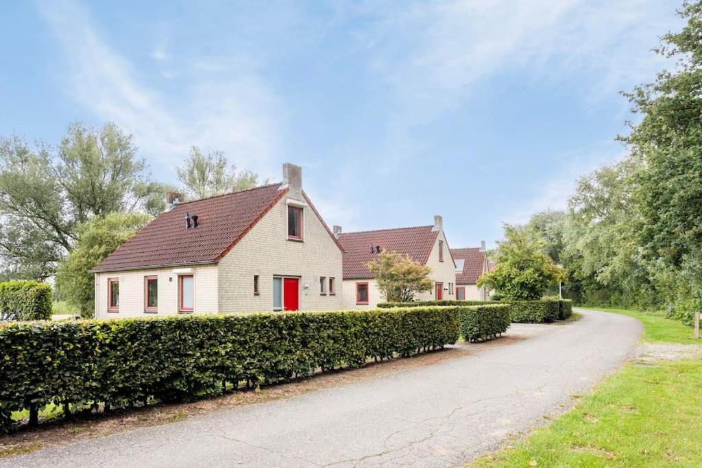 Vakantiehuis Aan Het Water -Incl Laadpaal- Ewijk Luaran gambar